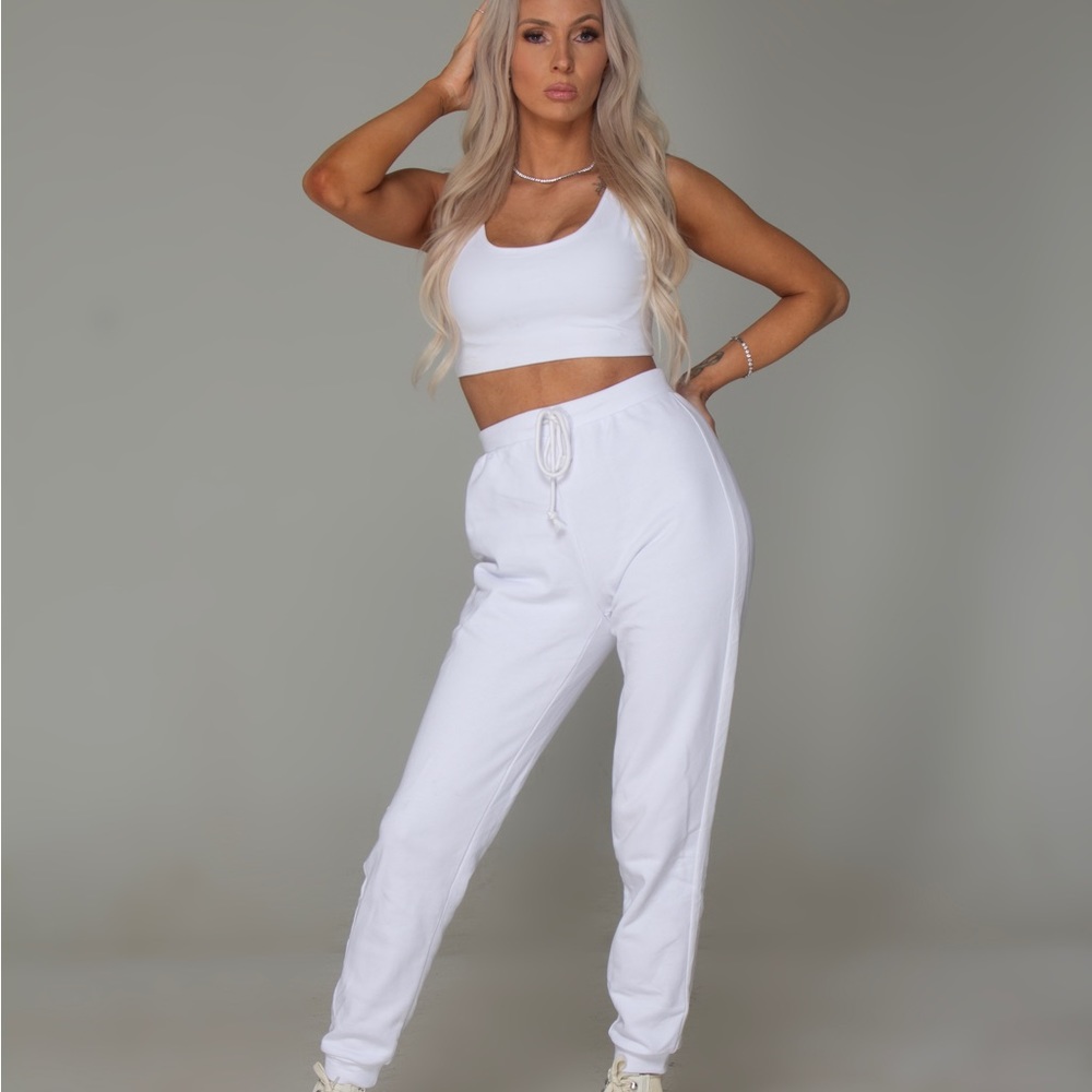 Women’s white cropped jogger set